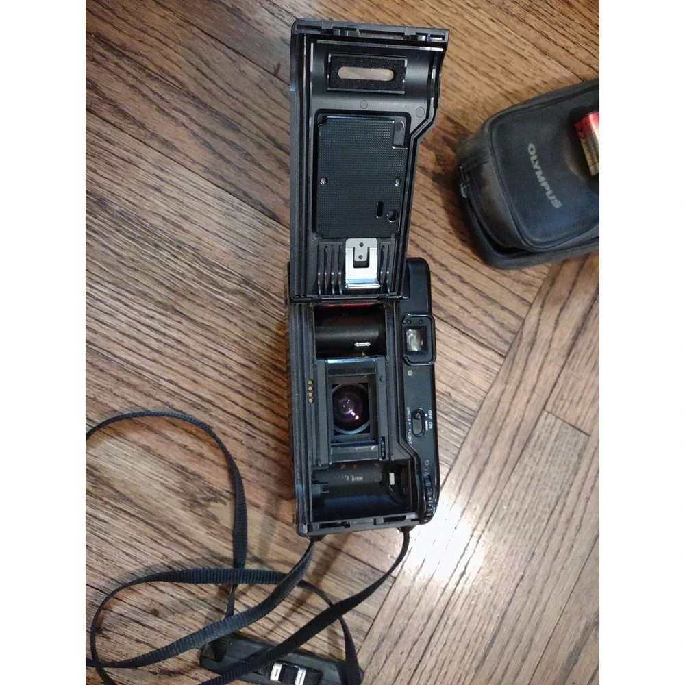 Olympus Quick Shooter Zoom 35mm Film Camera 35-70mm Lens + Case Battery...